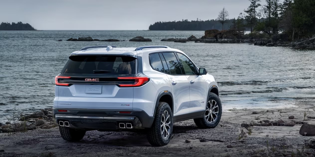 2024 GMC Acadia Denali Trim and Features