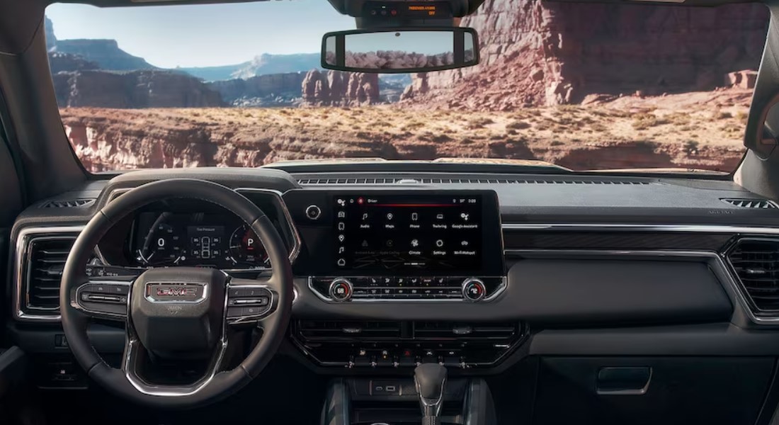 What Technology Features come in the 2024 GMC Canyon