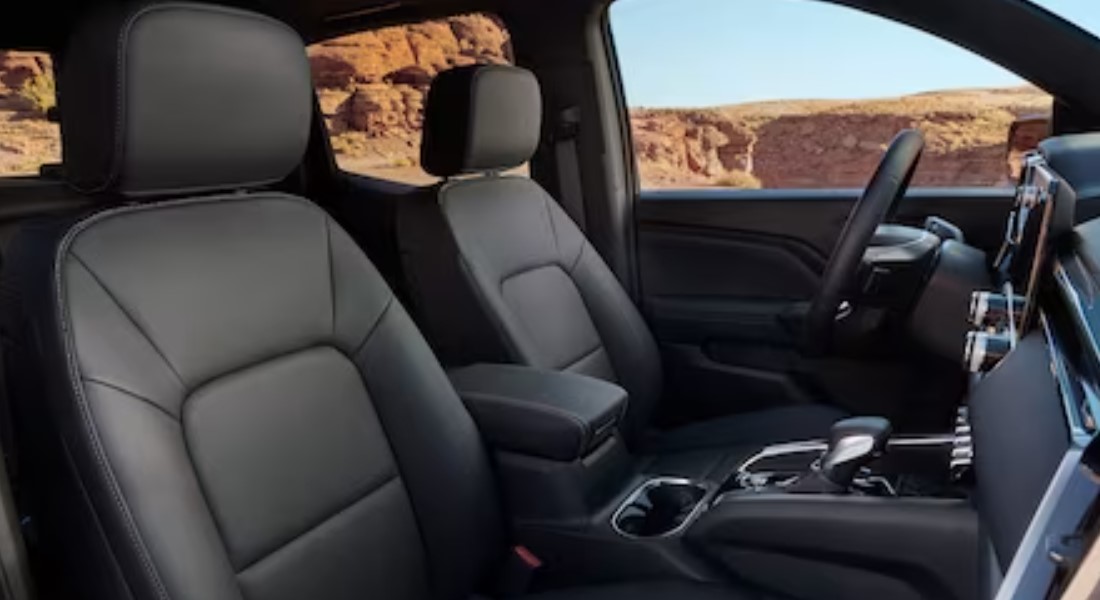 What is the interior of the 2024 GMC Canyon like?